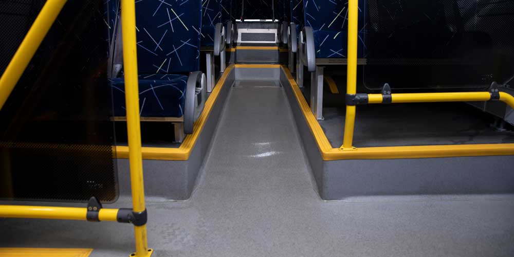 Golv inne på en buss