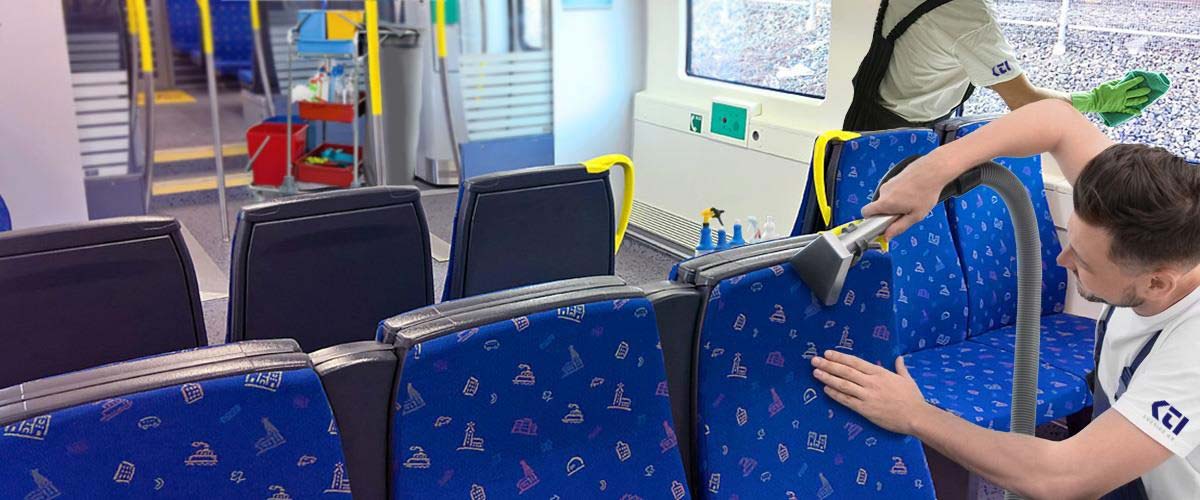 Rengöring av säten på ett pendeltåg