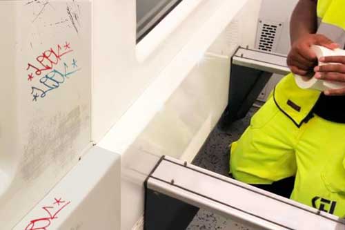 Foliering av fönster och ytor på tåg för att motverka skadegörelse.