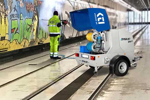Klottersanering av medarbetare från KTI.